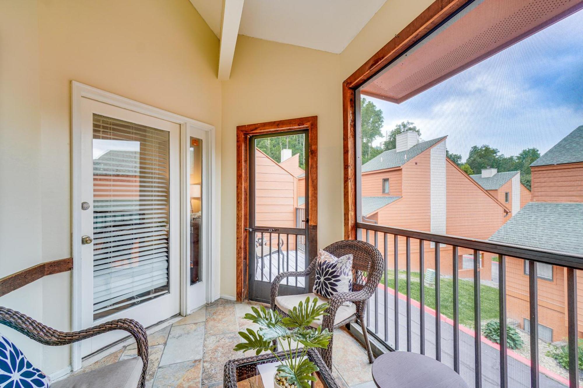 Downtown Gatlinburg Condo With Mountain-View Balcony Eksteriør billede