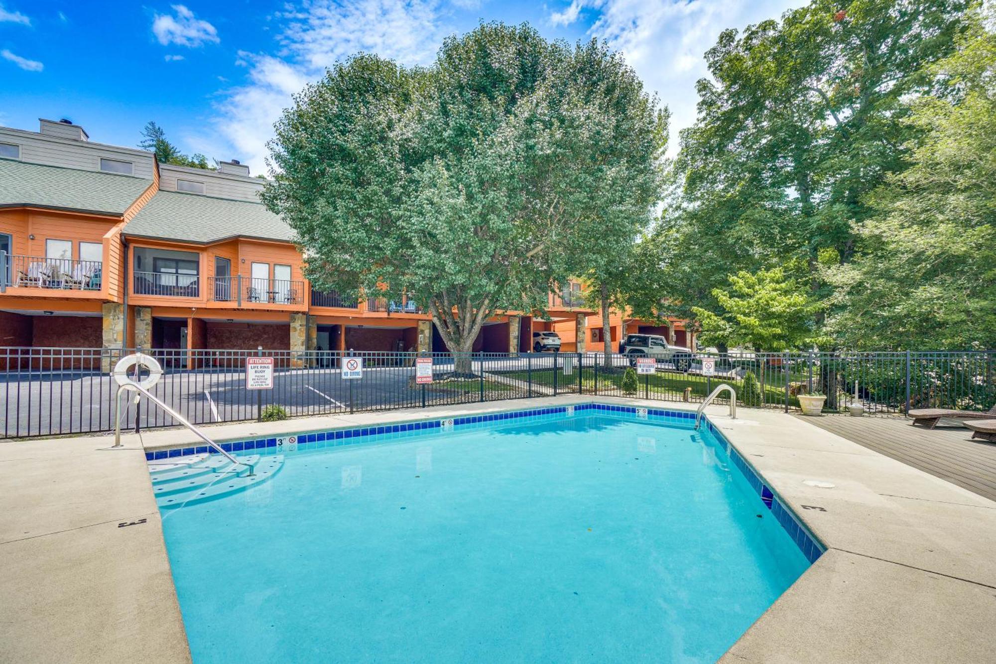 Downtown Gatlinburg Condo With Mountain-View Balcony Eksteriør billede